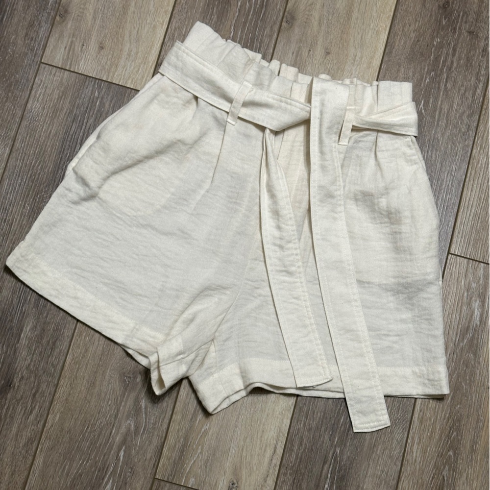 🛍️a new day high waist Shorts with belt Size S excellent condition